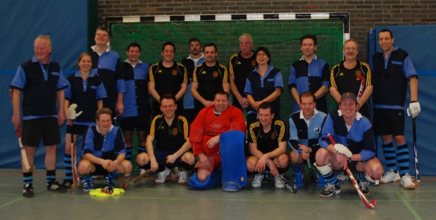 Mit den Hockeyfreunden vom TV Alzey (das Photo beweist zudem: Es waren auch - vereinzelt - Torhüter anwesend)