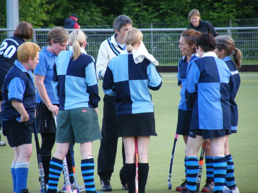 Hennes und die Damen - beim After-Match-Coaching