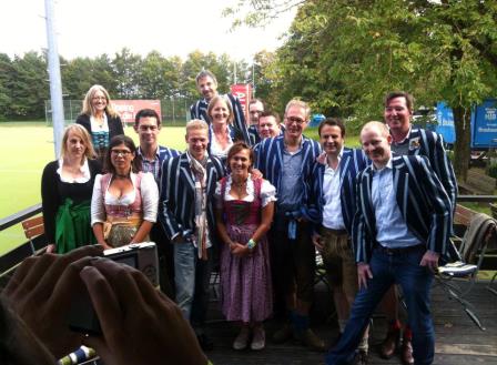 Die HCH-Abordnung (hier noch beim ASV) auf dem Weg zur Wiesn